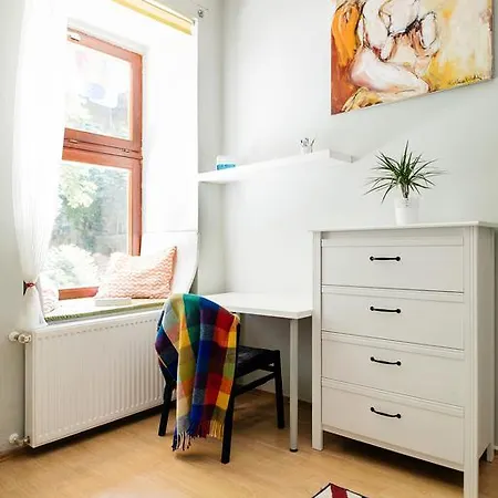 Apartment Wind Queen With Air Condition