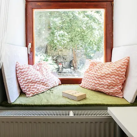 Apartment Wind Queen With Air Condition